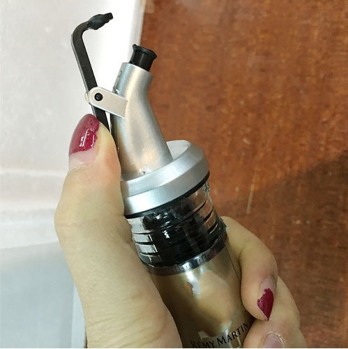Dispensador Spray para Azeite e Vinagre com Boca Antigotejo
Garrafas Elegantes para Óleos e Bebidas com Bico dosador e Tampa Flip Top